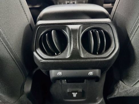 Used 2021 Jeep Wrangler Unlimited Sahara AWD/4WD image 28