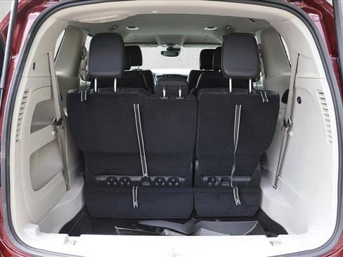 Used 2022 Chrysler Pacifica Touring-L AWD/4WD image 25