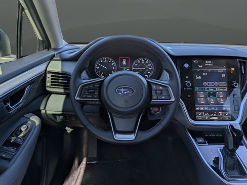 Used 2025 Subaru Outback Premium AWD/4WD image 11