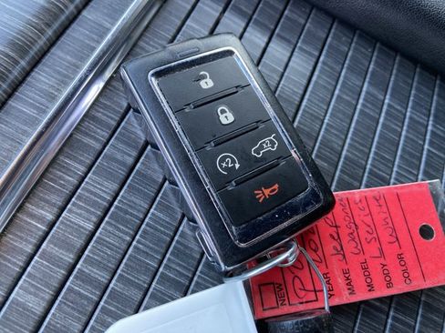 Used 2023 Jeep Wagoneer L Series II RWD image 44