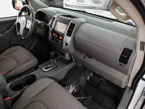 Used 2020 Nissan Frontier SV RWD image 9