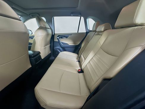 Used 2019 Toyota RAV4 Limited image 29