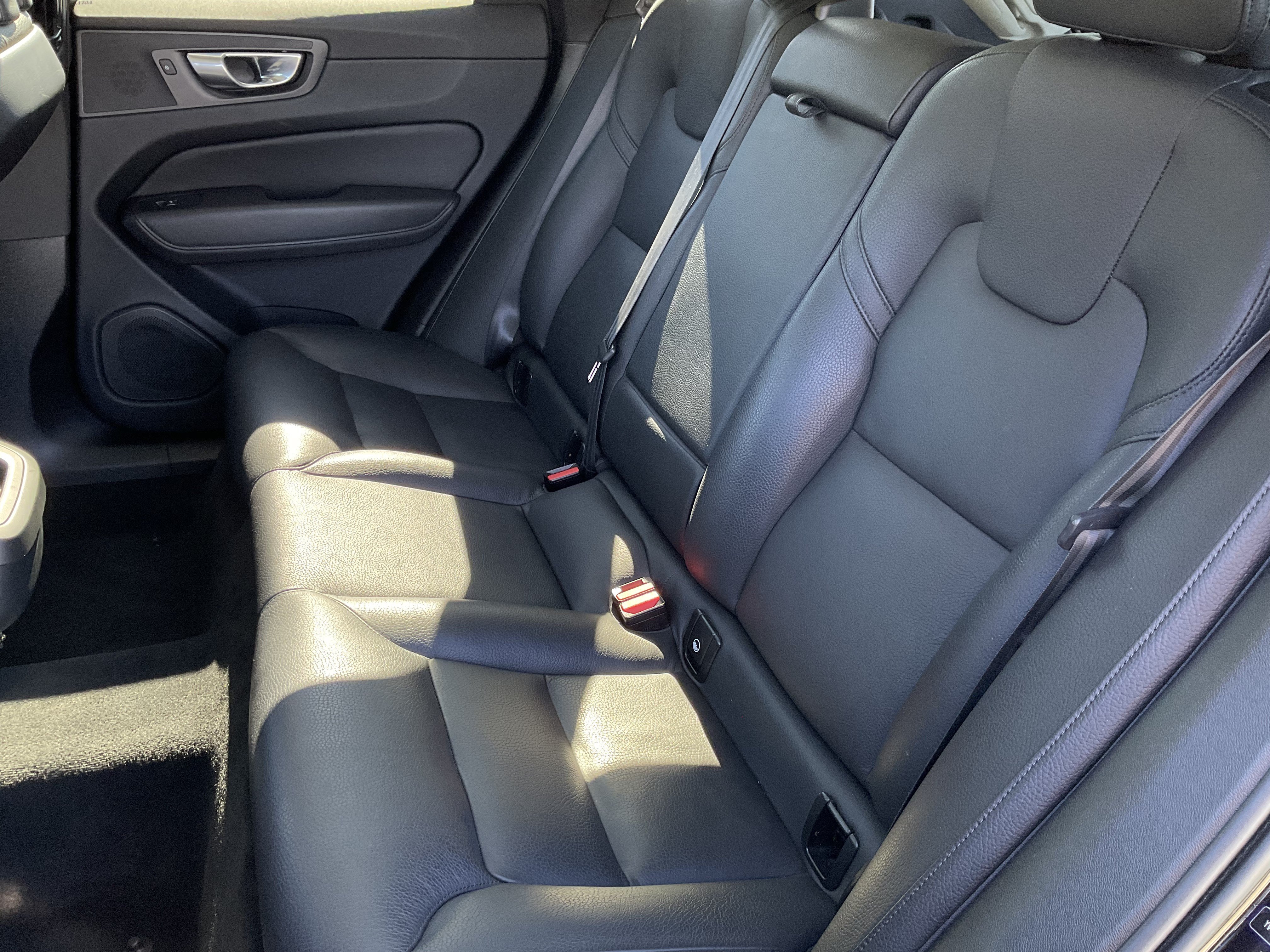 Used 2023 Volvo XC60 B5 Plus AWD/4WD image 39
