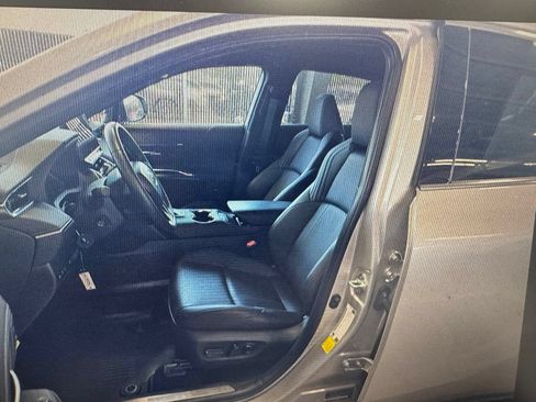 Used 2024 Toyota Venza Limited AWD/4WD image 9