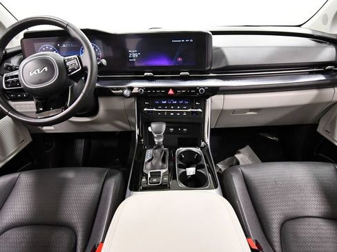 Certified 2024 Kia Carnival SX Prestige FWD image 3