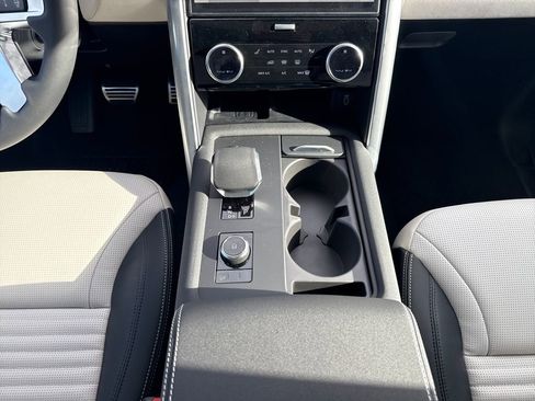 New 2026 Land Rover Discovery Limited Edition image 24