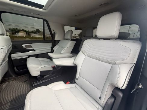 Used 2025 Ford Expedition Platinum w/ Platinum Ultimate Package AWD/4WD image 10