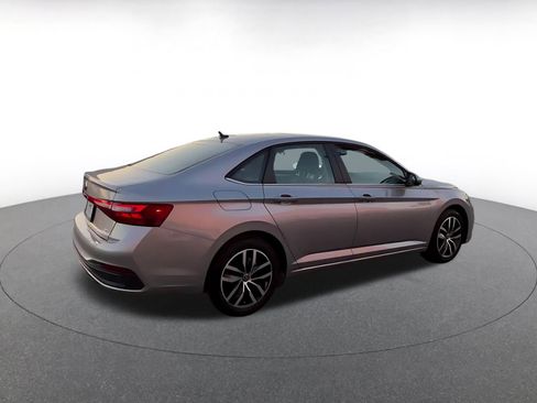 Used 2025 Volkswagen Jetta SE image 12