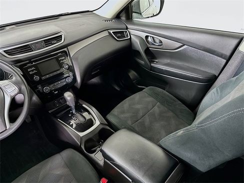 Used 2016 Nissan Rogue SV w/ SV Moonroof Package image 27