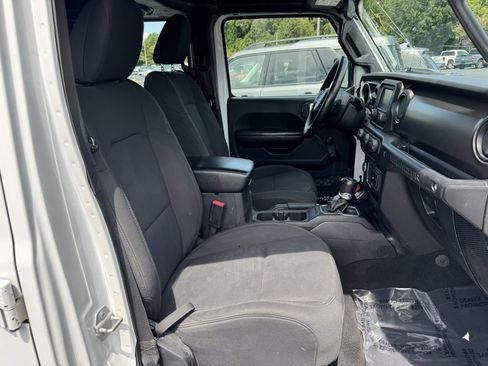 Used 2018 Jeep Wrangler Unlimited Sport image 19