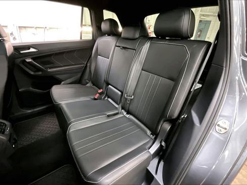 Used 2022 Volkswagen Tiguan SE R-Line image 28