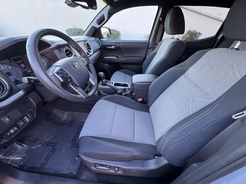 Used 2020 Toyota Tacoma TRD Off-Road image 11