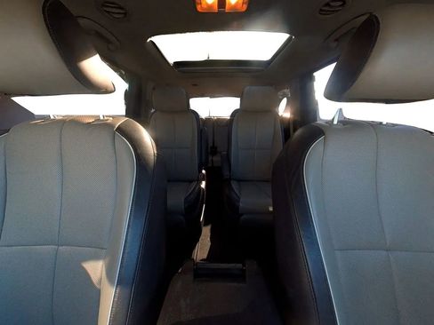 Used 2016 Kia Sedona SX Limited FWD image 25