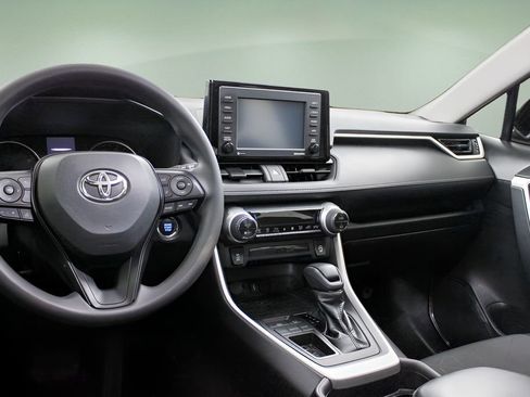 Used 2020 Toyota RAV4 XLE w/ Convenience Package image 10
