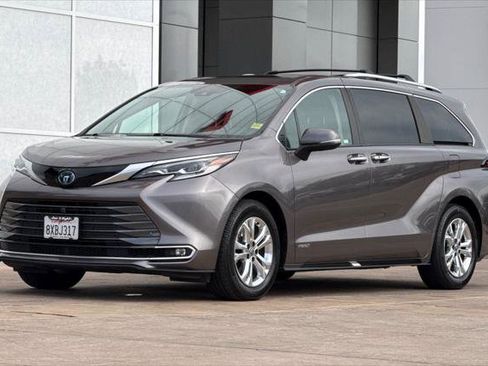 Certified 2021 Toyota Sienna Platinum image 10