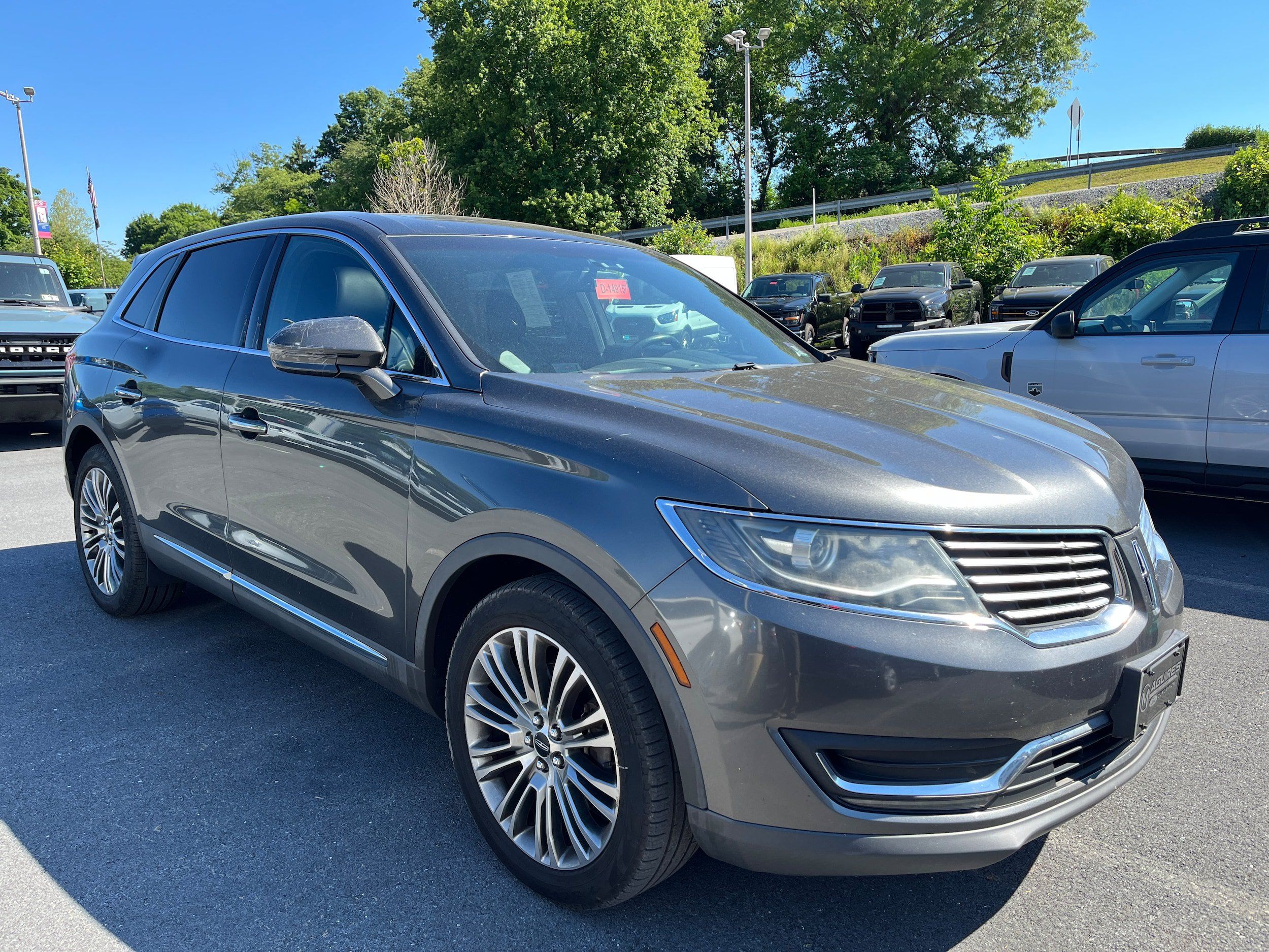 Used 2017 Lincoln MKX Reserve AWD/4WD image 3