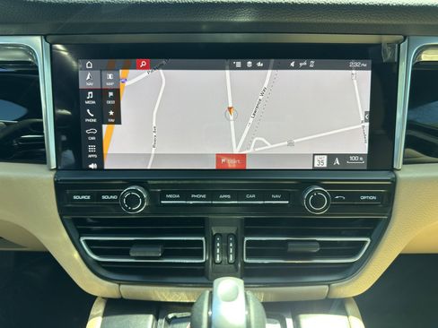 Used 2021 Porsche Macan S AWD/4WD image 25