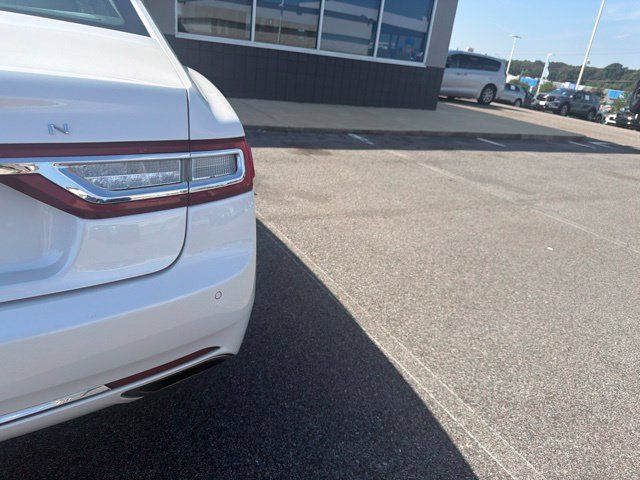 Used 2017 Lincoln Continental Premiere FWD image 5