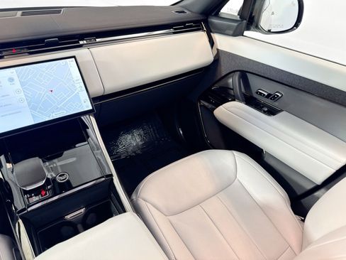 Used 2024 Land Rover Range Rover Sport SE image 23