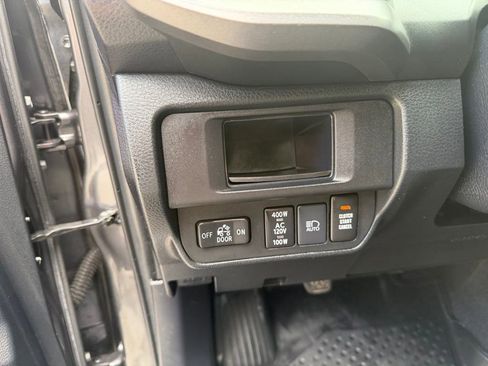 Used 2018 Toyota Tacoma TRD Sport AWD/4WD image 13