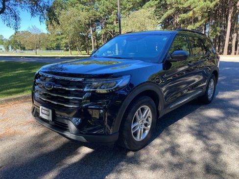 Used 2025 Ford Explorer Active w/ Active Comfort Package image 8
