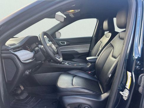 Used 2024 Jeep Compass Latitude image 9