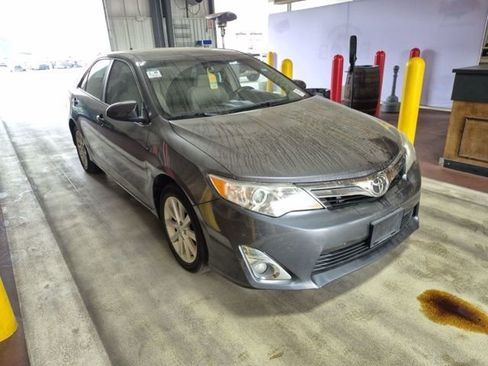 Used 2014 Toyota Camry XLE image 2
