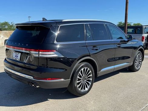Used 2023 Lincoln Aviator AWD w/ Premium Package image 8