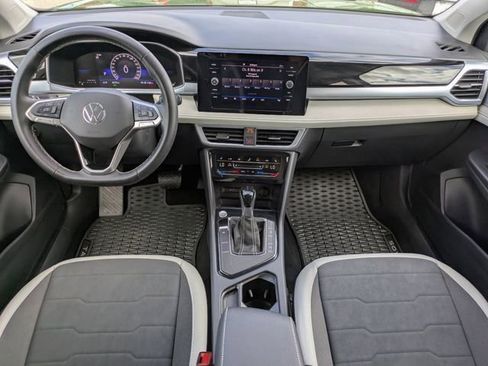 Used 2025 Volkswagen Taos SE FWD image 15