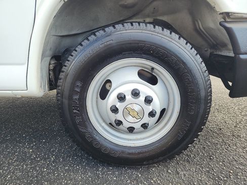 Used 2007 Chevrolet Express 3500 image 21