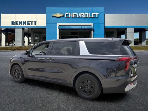 Used 2025 Kia Carnival FWD image 4