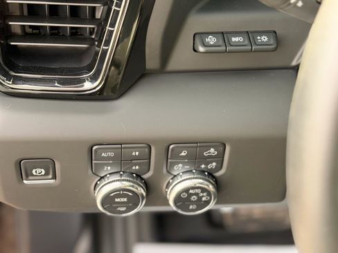 Used 2025 GMC Sierra 2500 AT4 w/ AT4 Premium Plus Package image 11