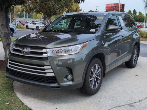 Used 2017 Toyota Highlander XLE w/ Carpet Mat Package AWD/4WD image 5