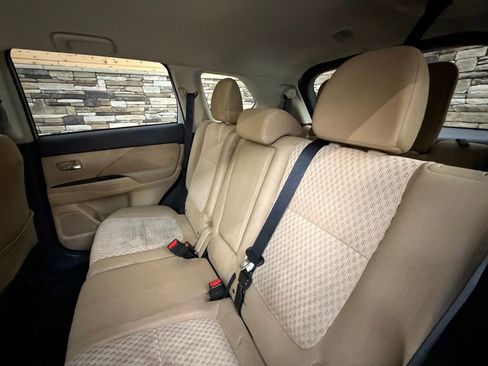 Used 2014 Mitsubishi Outlander GT AWD/4WD image 27