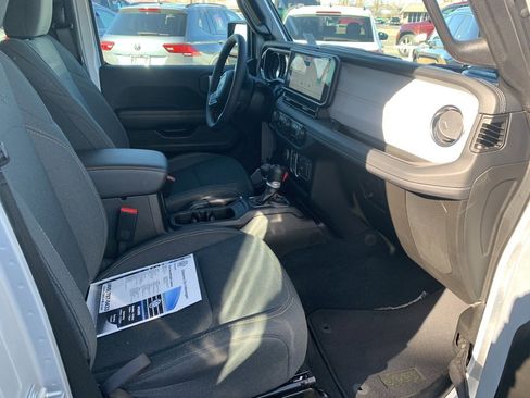 Used 2024 Jeep Wrangler Sahara image 18