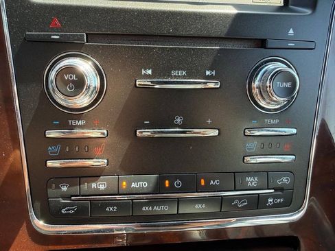Used 2017 Lincoln Navigator L Select AWD/4WD image 16