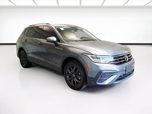 Used 2023 Volkswagen Tiguan SE FWD image 3