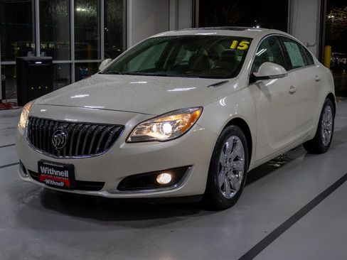 Used 2015 Buick Regal Premium w/ Experience Buick Package image 3