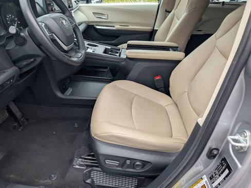 Used 2024 Toyota Sienna XLE image 15