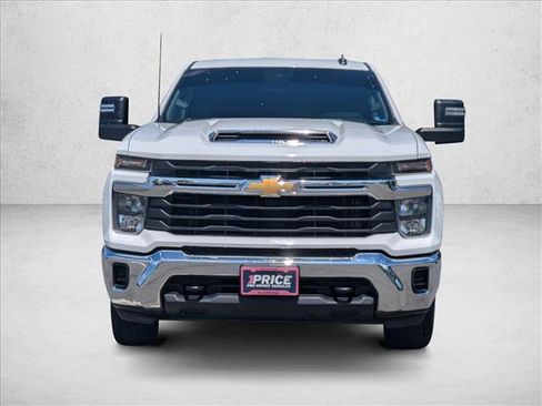 Used 2024 Chevrolet Silverado 2500 LT AWD/4WD image 2