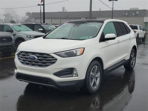 Certified 2022 Ford Edge SEL w/ Convenience Package image 2