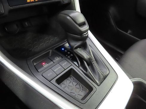 Used 2021 Toyota RAV4 LE FWD image 26