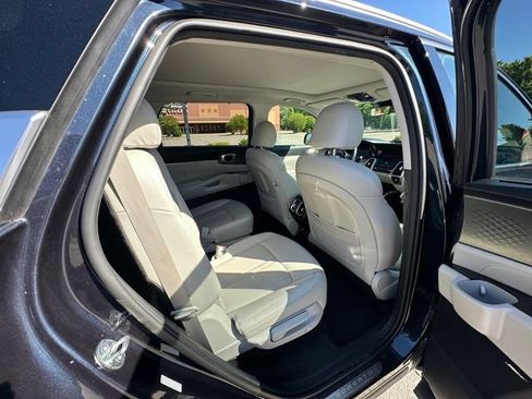 Used 2023 Kia Sorento SX Prestige w/ Panoramic Sunroof Package AWD/4WD image 17