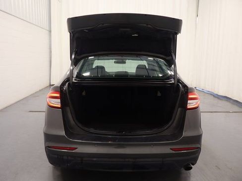 Used 2020 Ford Fusion SE image 18