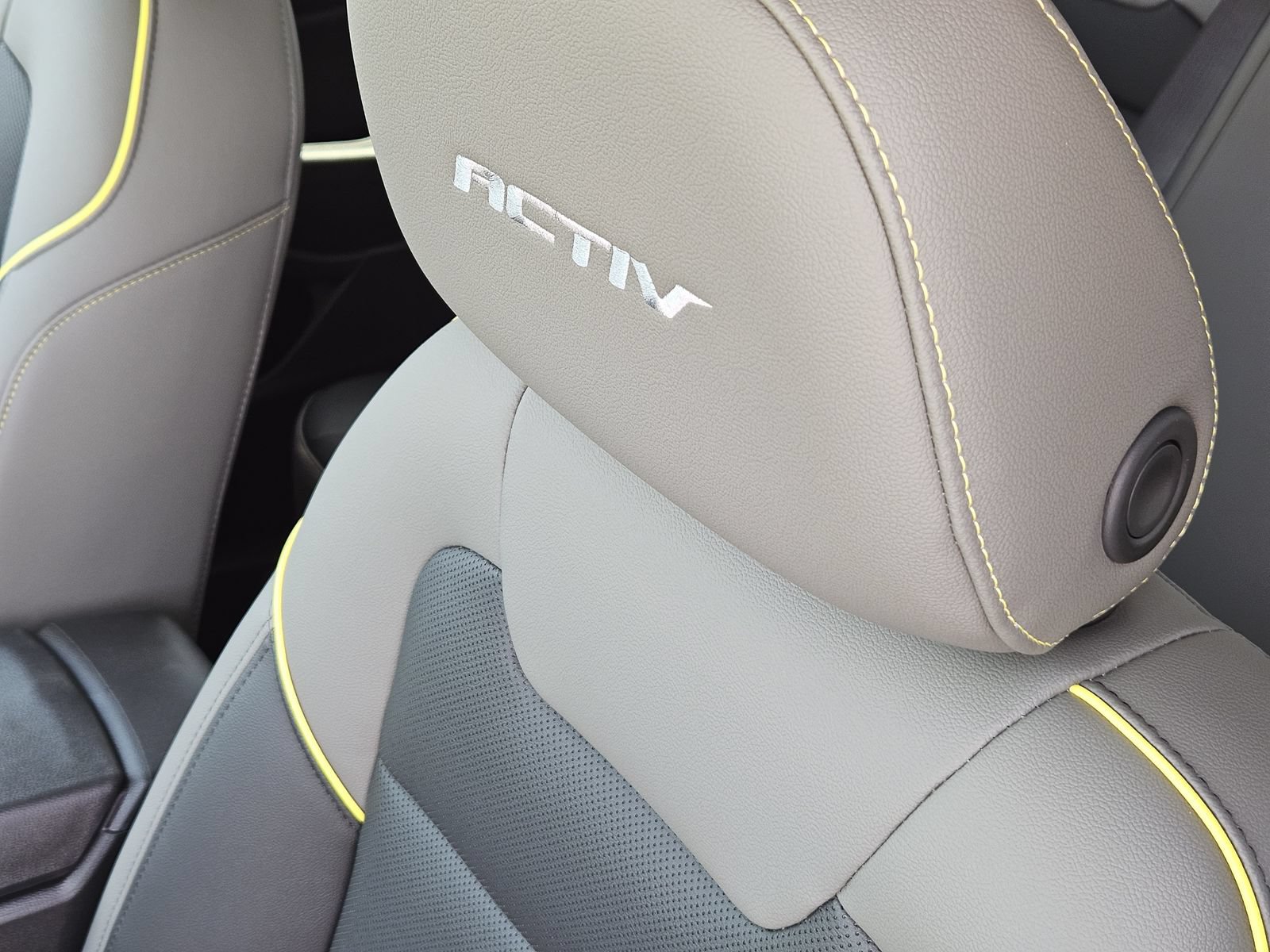 New 2026 Chevrolet Trax ACTIV w/ Driver Confidence Package FWD image 17