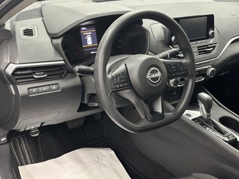 Used 2024 Nissan Altima 2.5 S image 11
