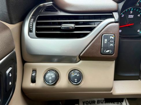 Used 2020 Chevrolet Suburban Premier AWD/4WD image 25