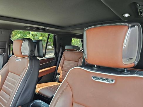 Used 2023 GMC Yukon Denali Ultimate AWD/4WD image 16