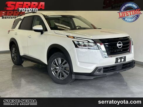 Used 2024 Nissan Pathfinder SV FWD image 1