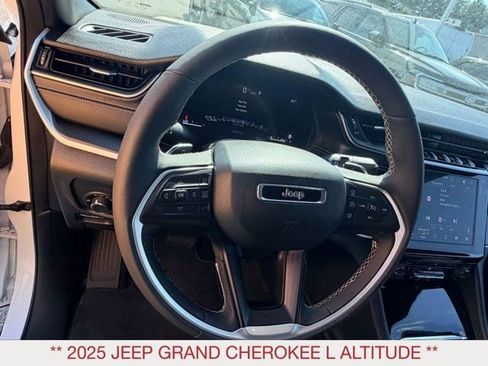 Used 2025 Jeep Grand Cherokee L Laredo AWD/4WD image 18